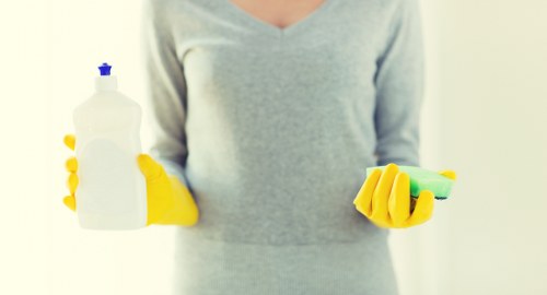 Deep cleaning of a commercial space in SE8