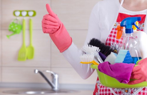Move-out cleaning service for a furnished SE8 property
